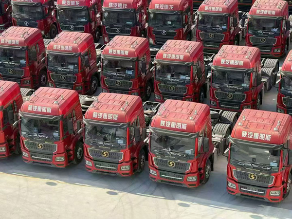 出口牵引车