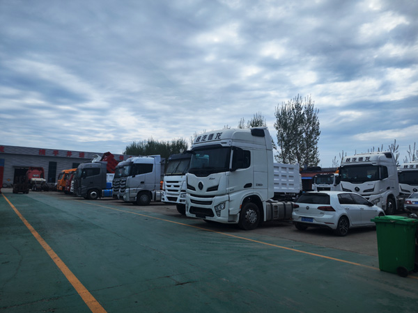 出口牵引车