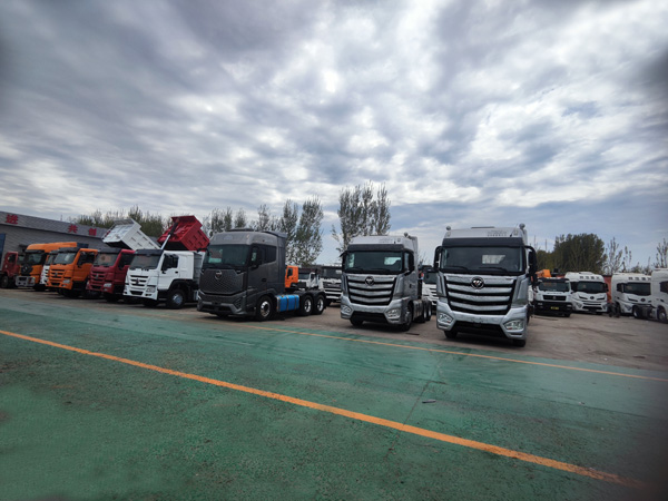 出口牵引车